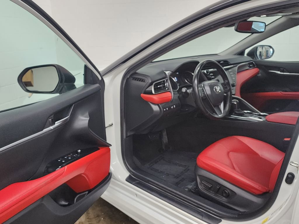 Used 2020 Toyota Camry XSE image 11