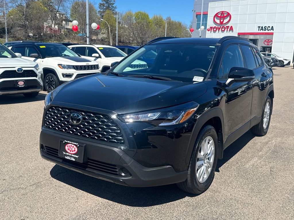 Used 2024 Toyota Corolla Cross LE w/ Moonroof Package AWD/4WD image 3