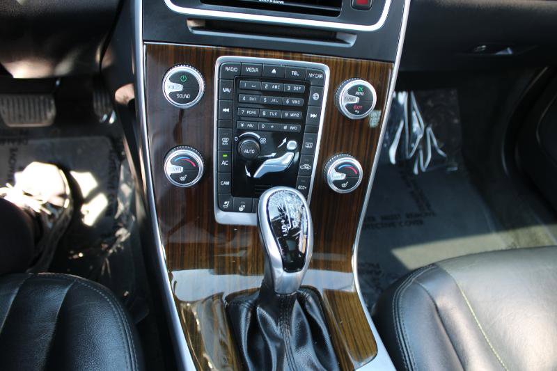 Used 2017 Volvo V60 T5 Premier w/ Convenience Package image 25