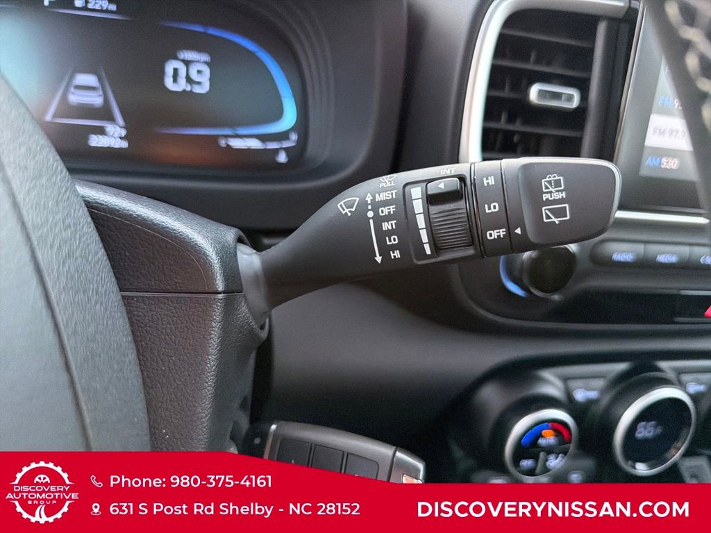 Used 2023 Hyundai Venue SEL image 27