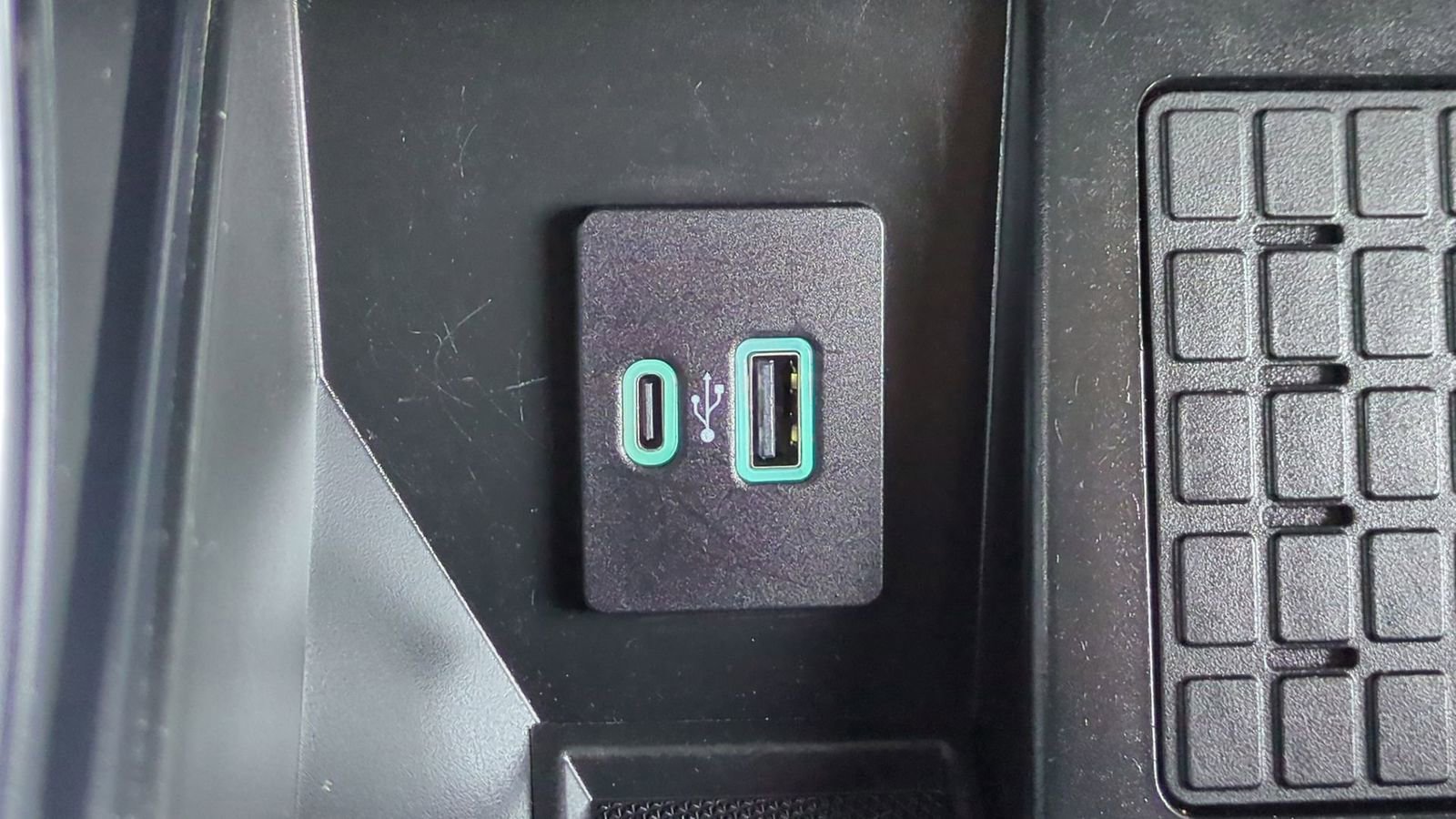 Used 2023 Ford F150 Raptor image 33