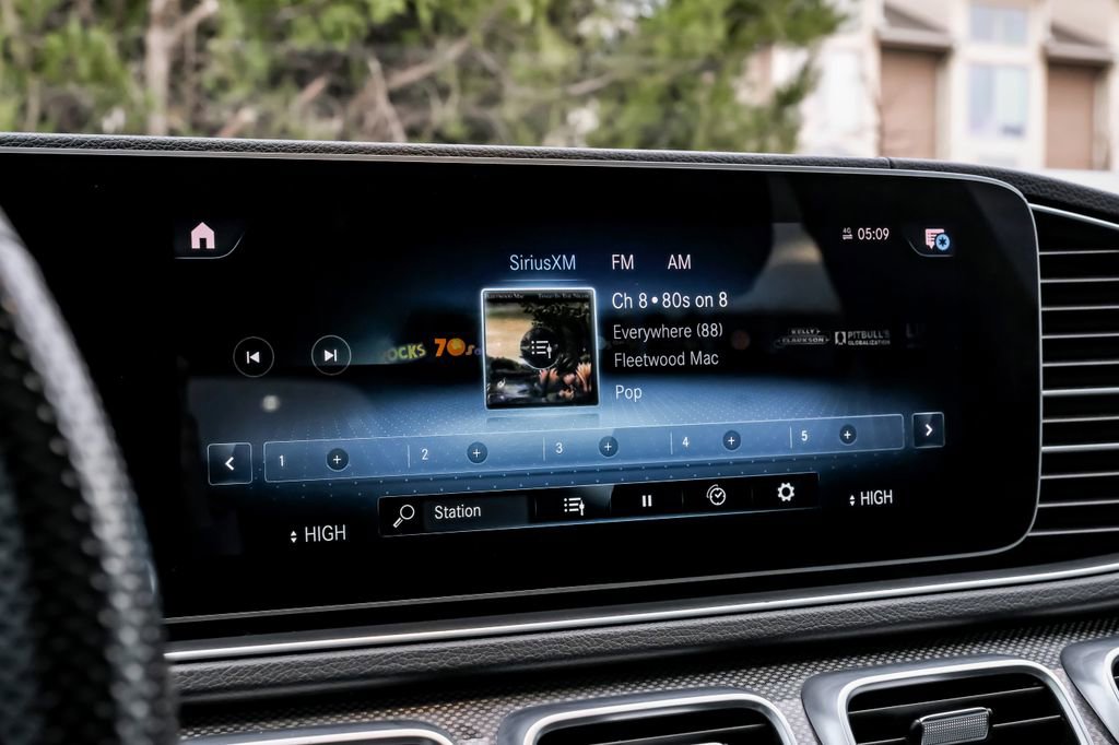 Used 2021 Mercedes-Benz GLS 580 4MATIC image 36