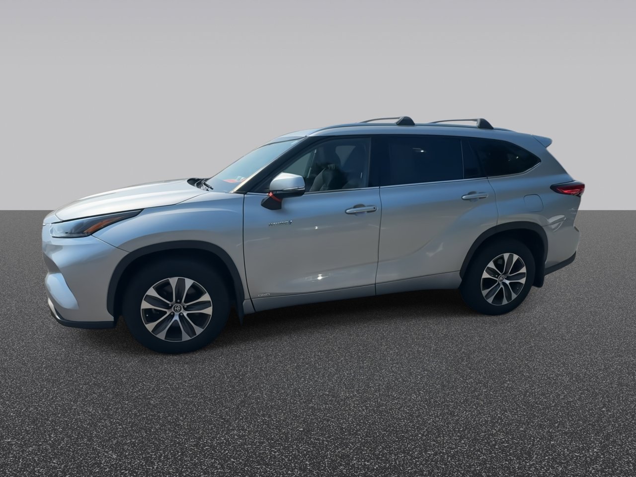 Used 2021 Toyota Highlander XLE AWD/4WD image 5