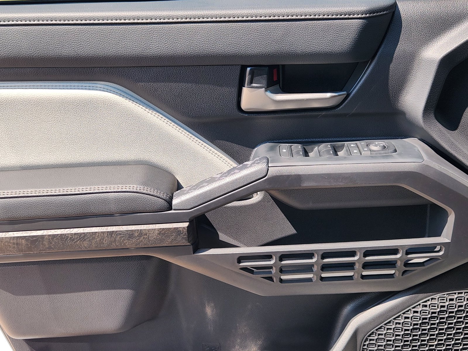 New 2026 Toyota Tacoma Limited AWD/4WD image 21