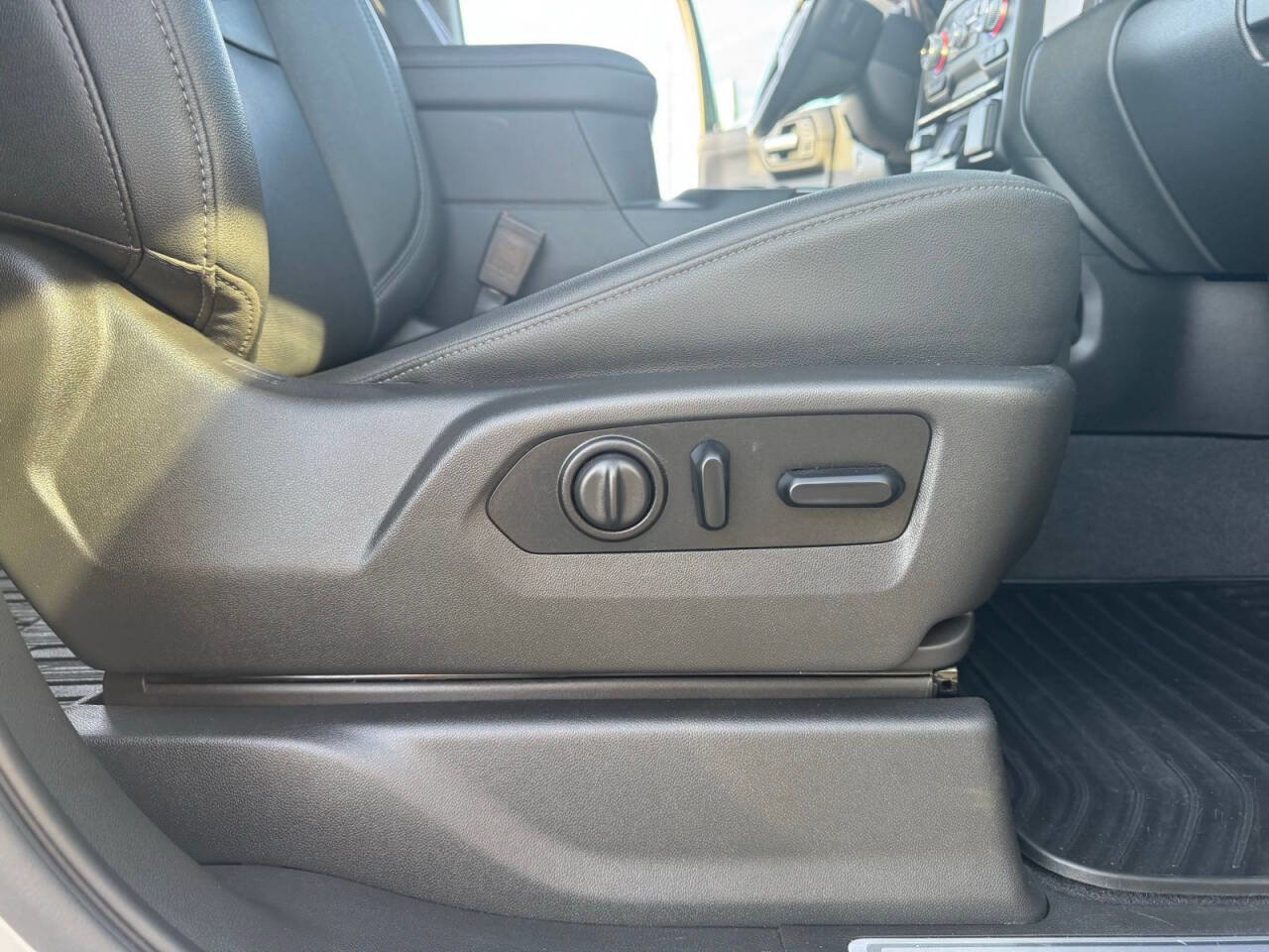 Used 2021 GMC Sierra 2500 SLT image 34