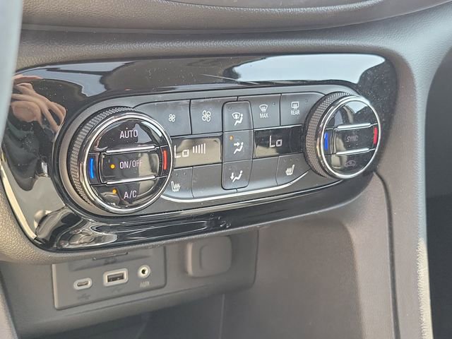 Used 2020 Buick Encore GX Essence w/ Experience Buick Package image 17