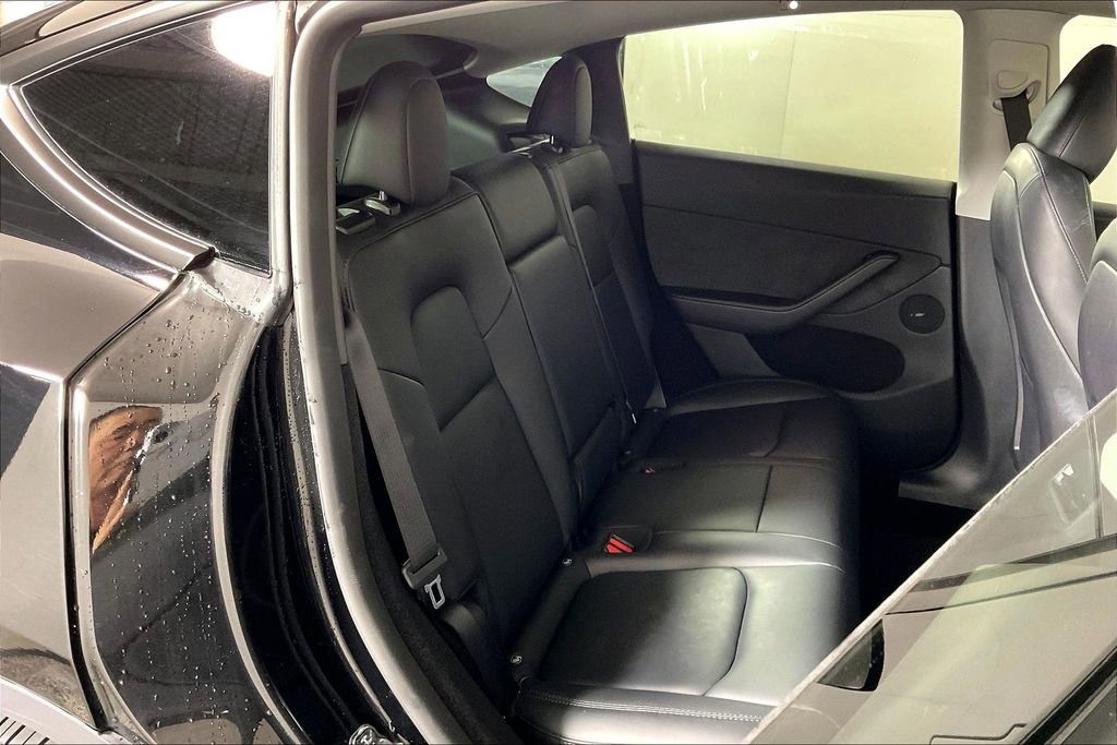 Used 2024 Tesla Model Y 2WD image 25