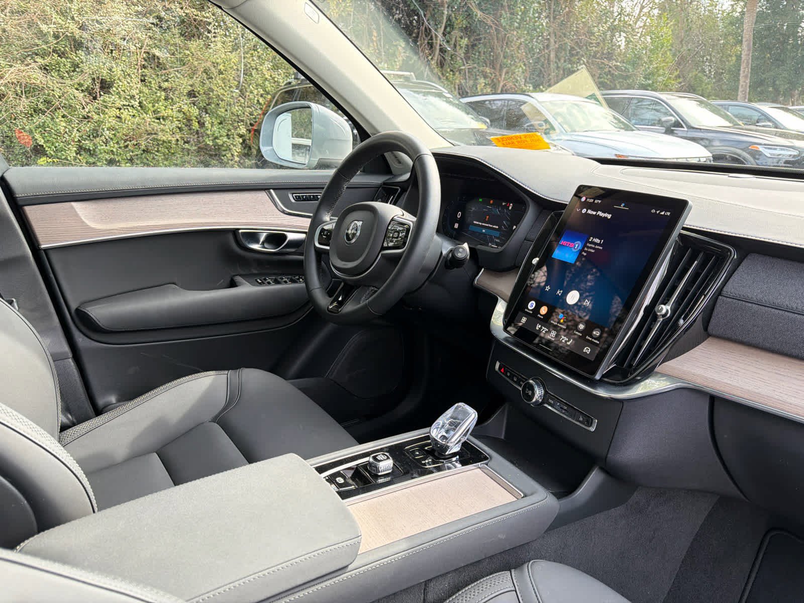 Certified 2025 Volvo XC90 B6 Plus image 54