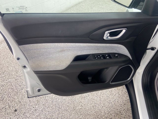 Used 2024 Jeep Compass Latitude AWD/4WD image 15
