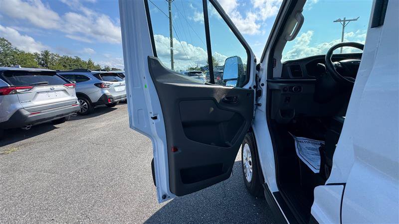Used 2023 Ford E-Transit Medium Roof RWD image 40