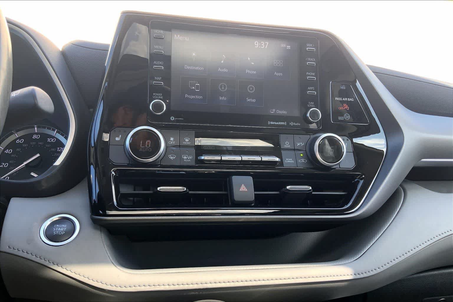 Used 2021 Toyota Highlander XLE FWD image 34