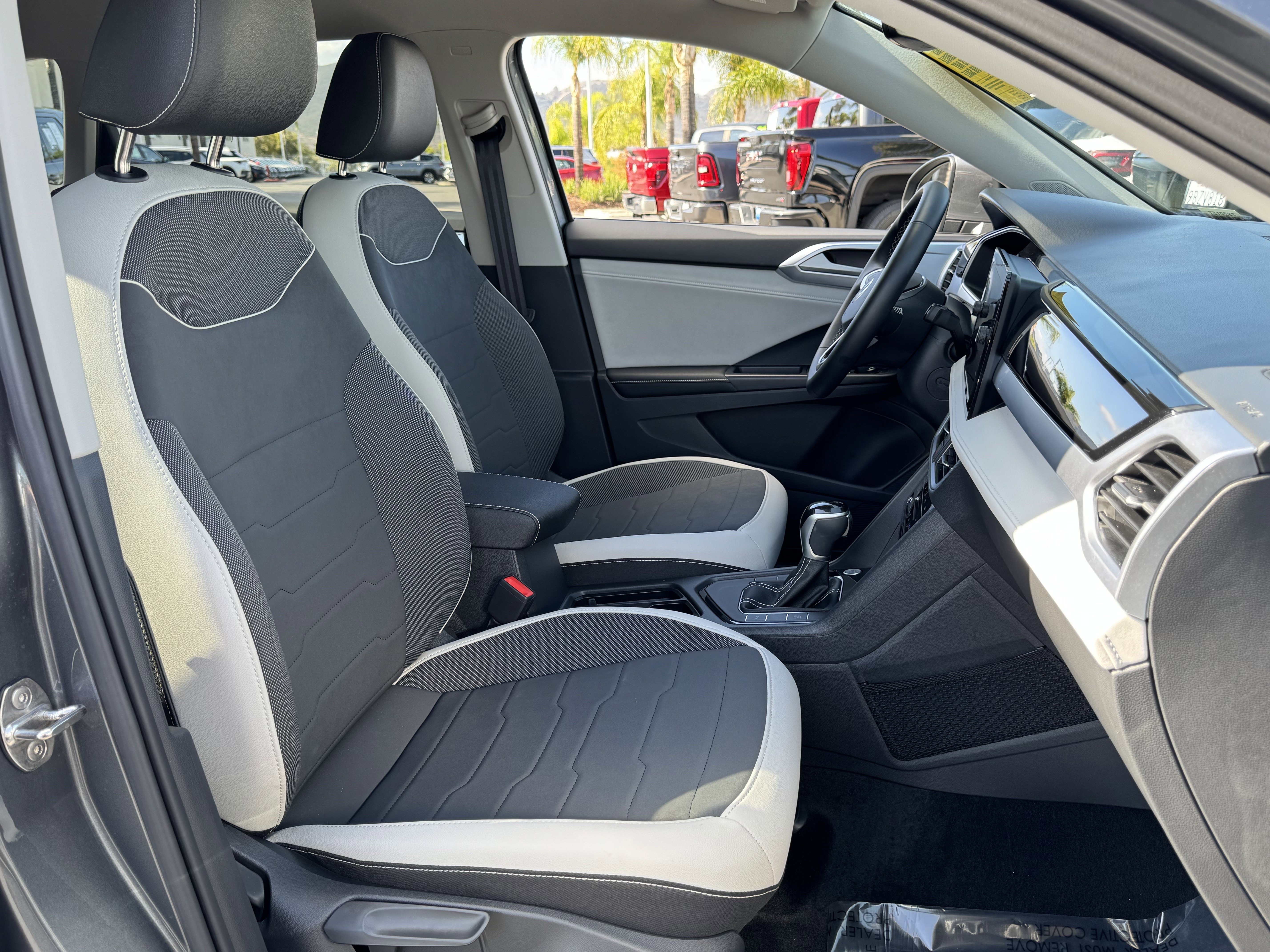 Used 2025 Volkswagen Taos SE image 36