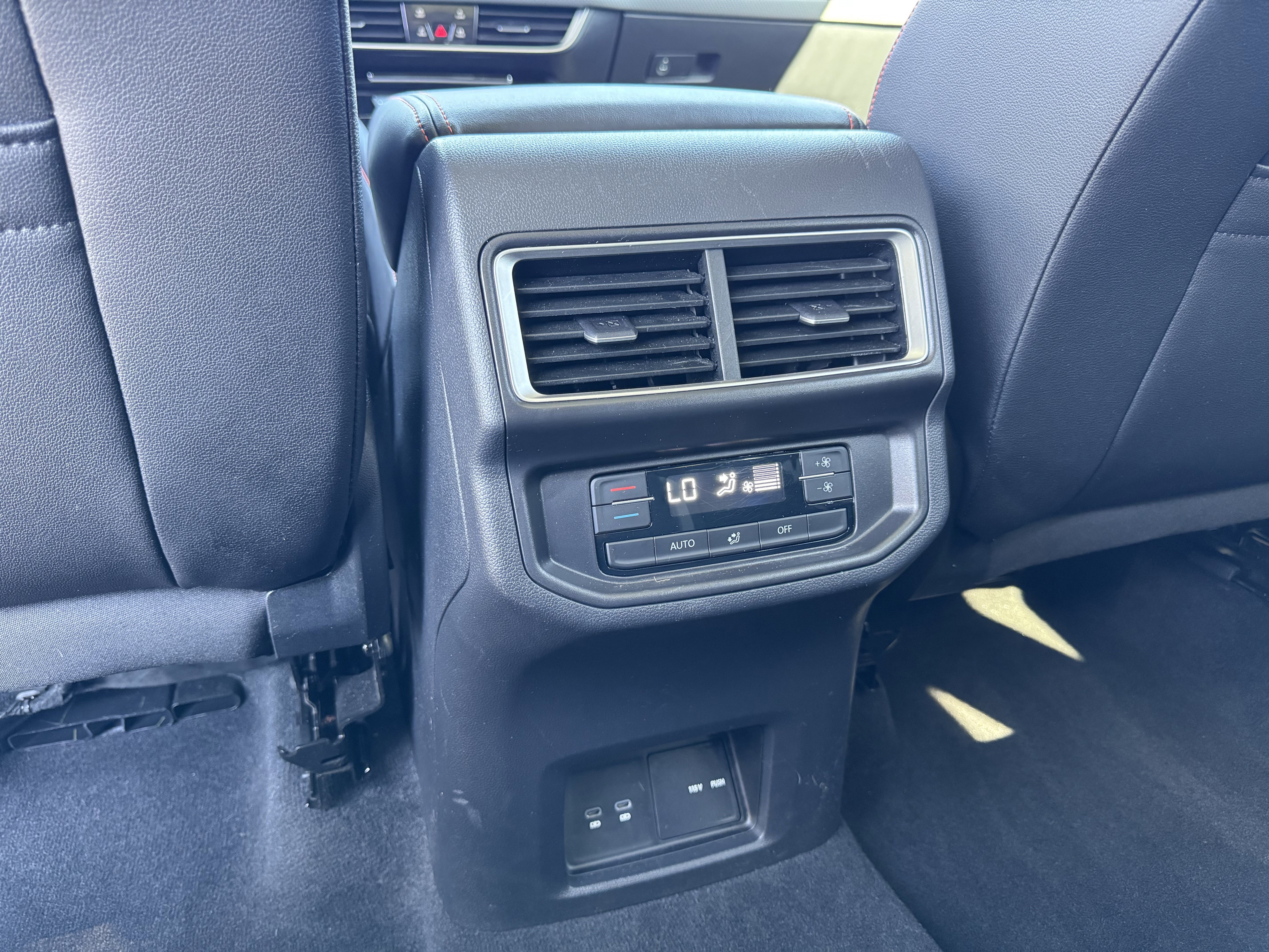 Used 2026 Volkswagen Atlas Peak Edition image 34