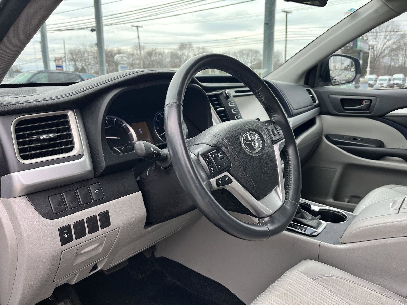 Used 2016 Toyota Highlander Plus image 11