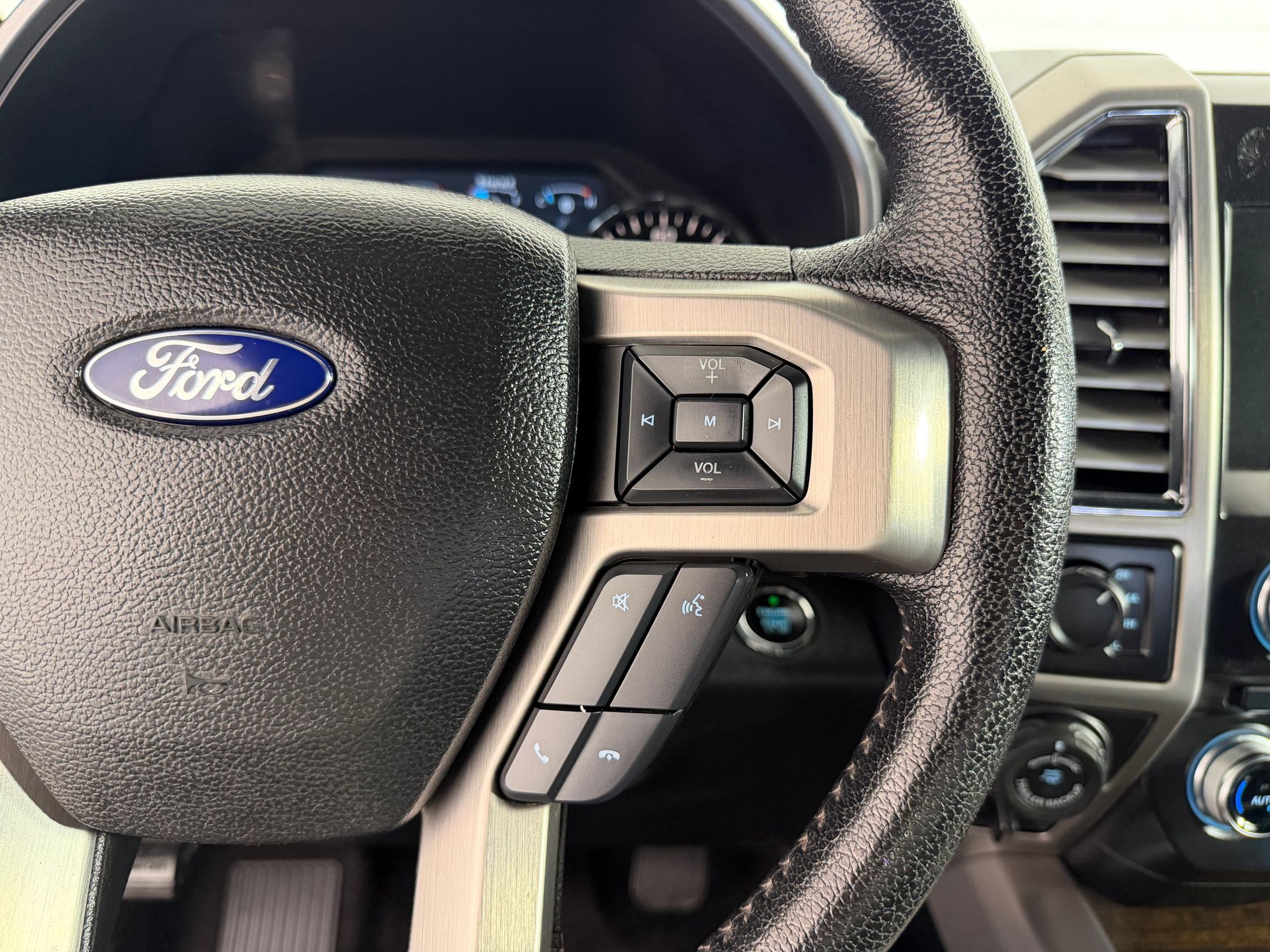 Used 2016 Ford F150 Platinum w/ Equipment Group 701A Luxury AWD/4WD image 22