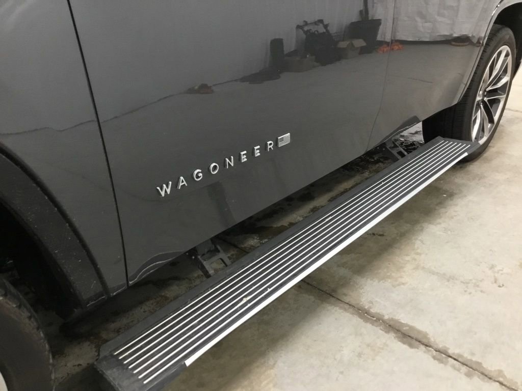 Used 2022 Jeep Wagoneer Series III w/ Premium Group I AWD/4WD image 5