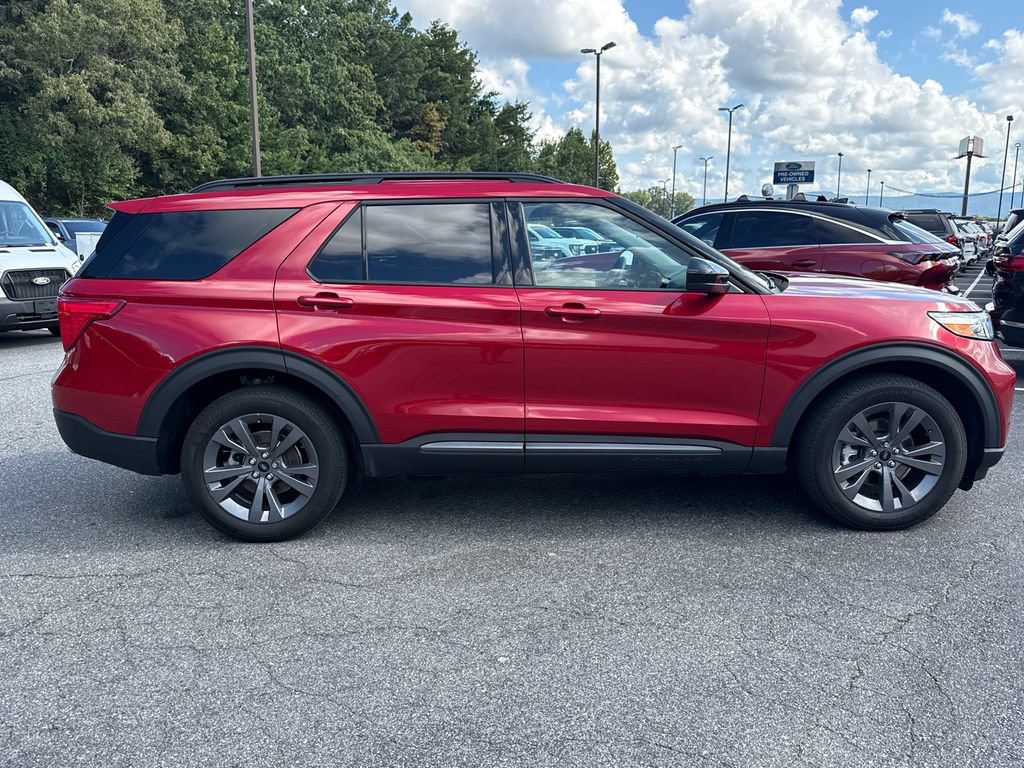 Used 2023 Ford Explorer XLT w/ Equipment Group 202A AWD/4WD image 8