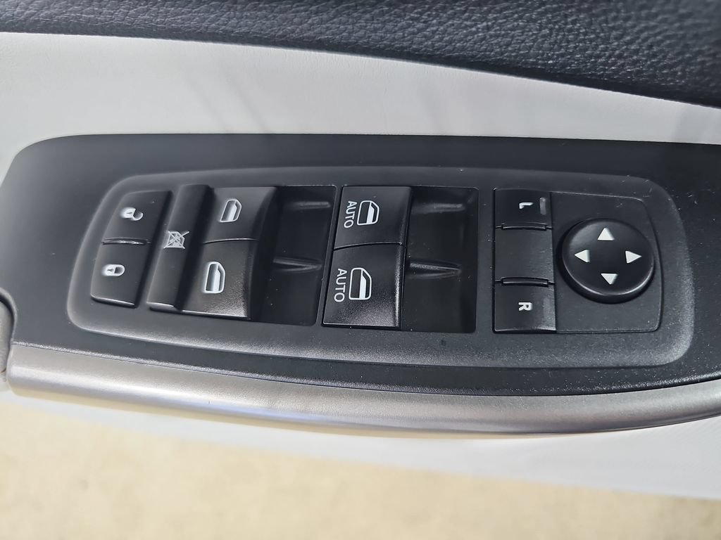 Used 2020 Jeep Cherokee Limited AWD/4WD image 34