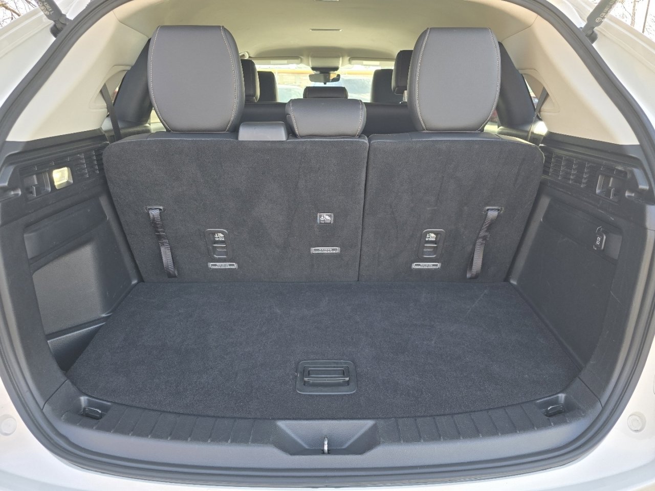 Used 2025 MAZDA CX-90 3.3 Turbo w/ Select Package image 17