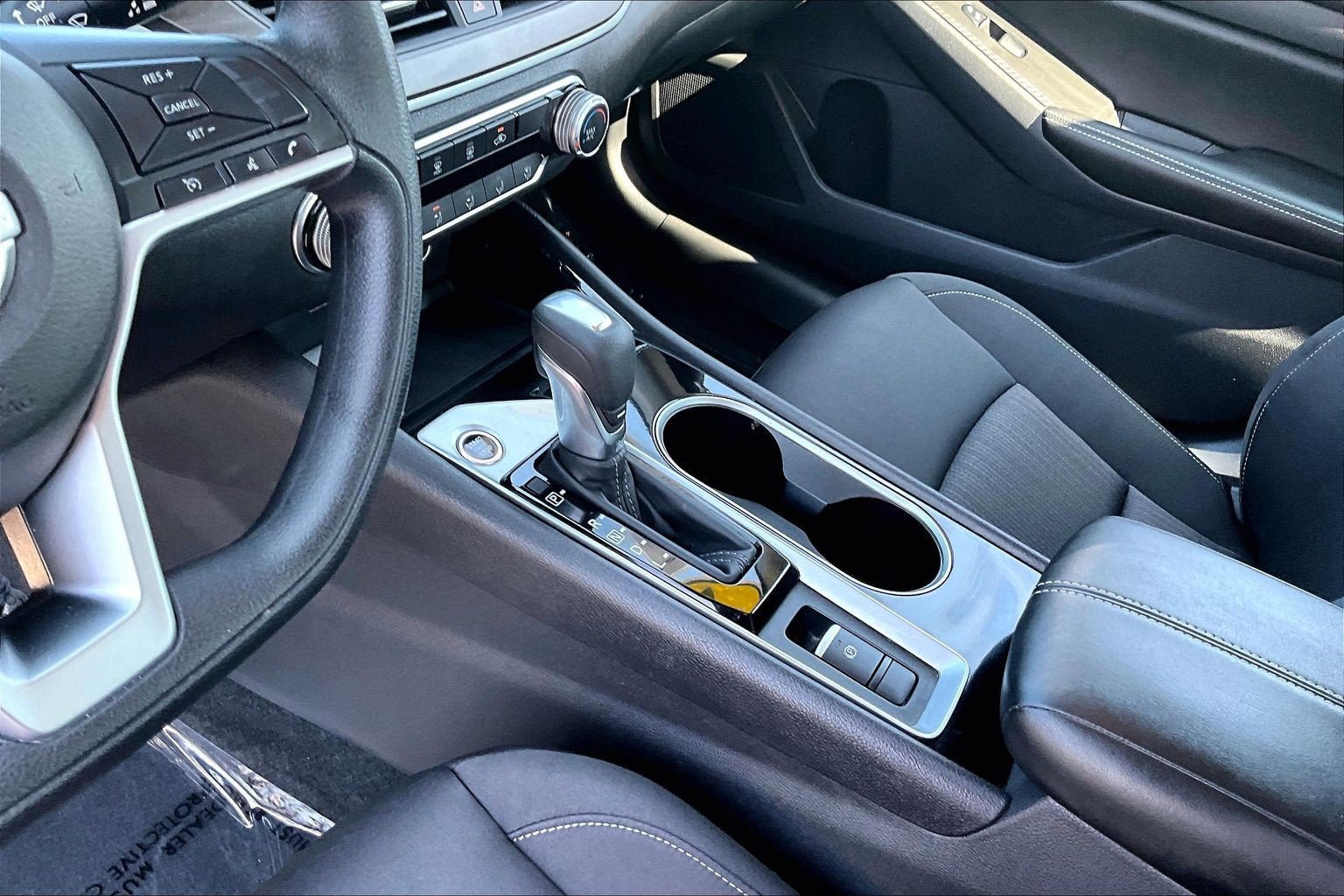 Used 2024 Nissan Altima 2.5 SV AWD/4WD image 16
