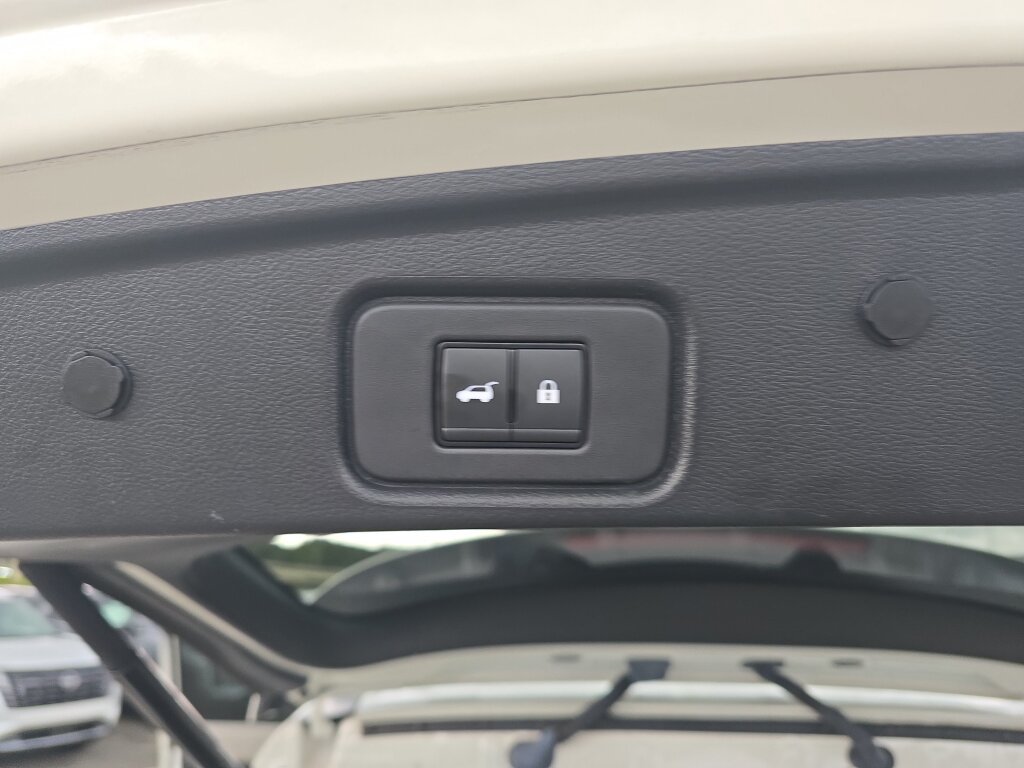 Used 2024 Nissan Pathfinder SL FWD image 17