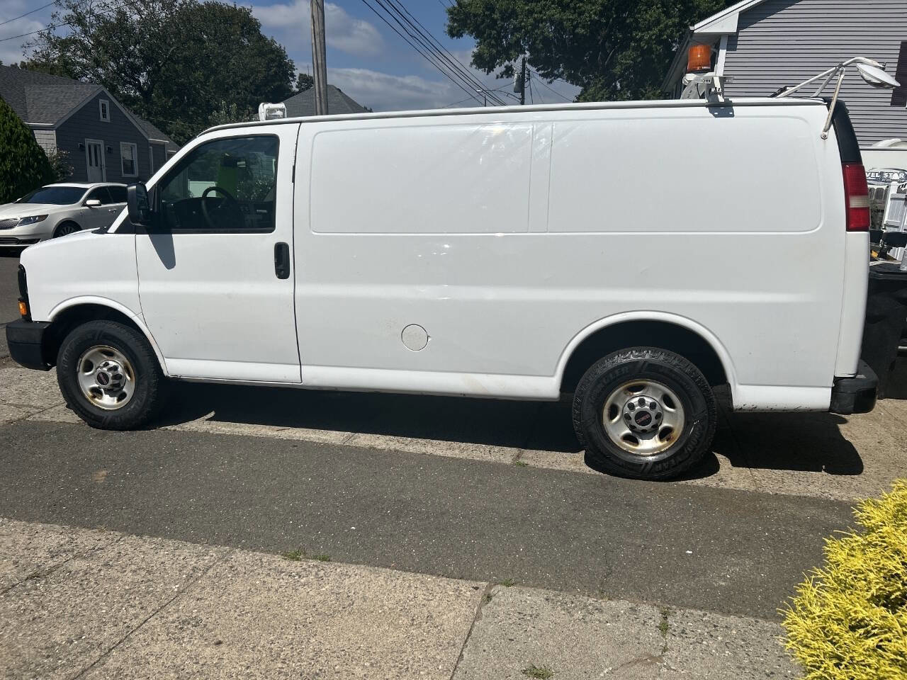 Used 2014 GMC Savana 2500 w/ Cold Climate Package image 1
