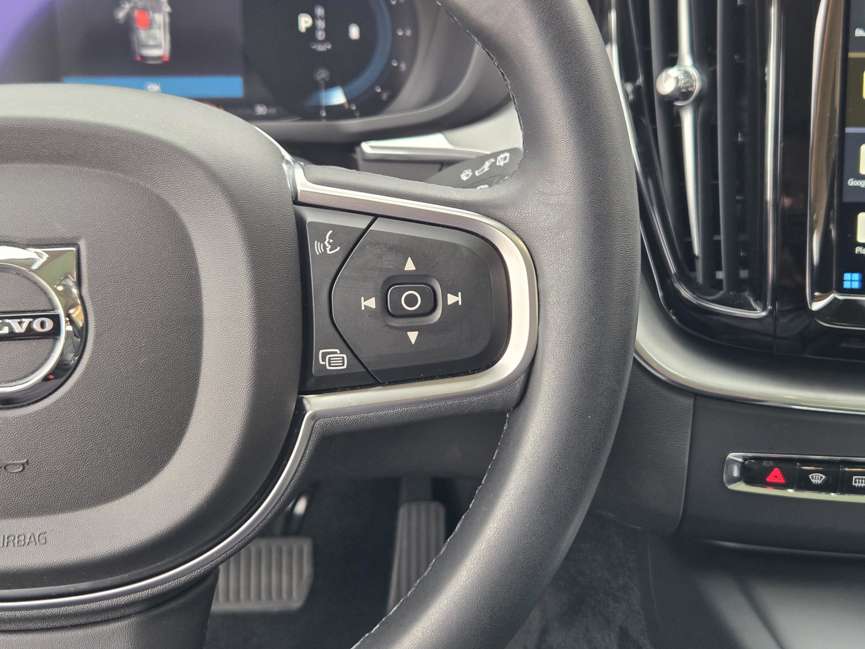 Used 2023 Volvo XC60 B5 Core w/ Climate Package image 39