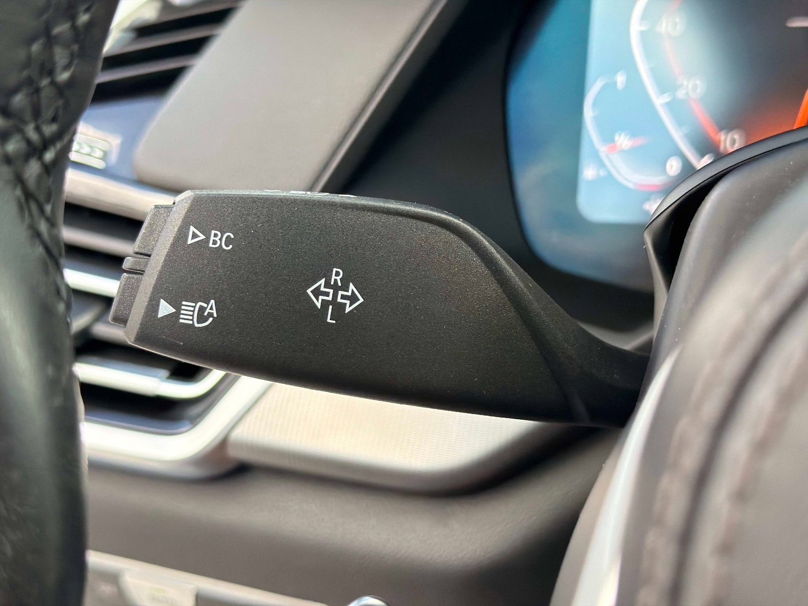 Used 2023 BMW X5 sDrive40i w/ M Sport Package RWD image 51