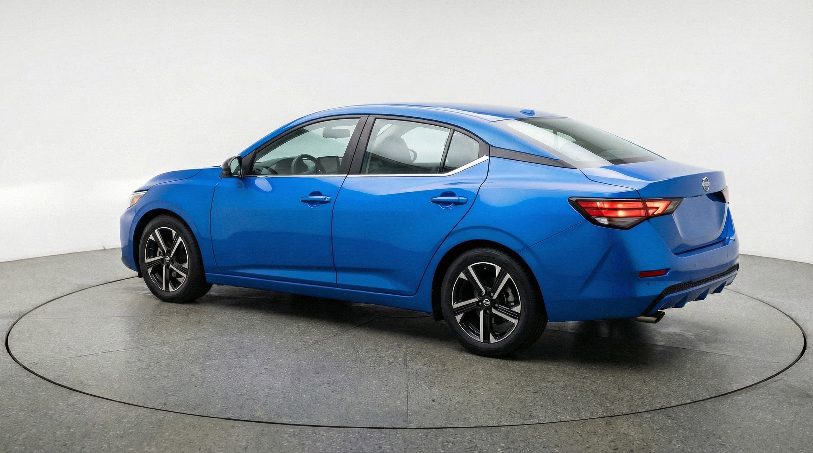 Used 2025 Nissan Sentra SV image 6