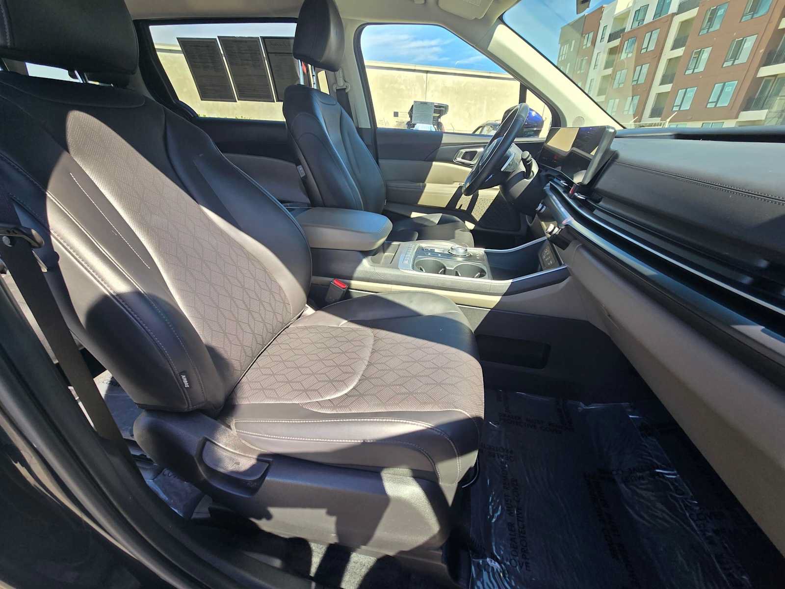 Used 2026 Kia Carnival LXS FWD image 10