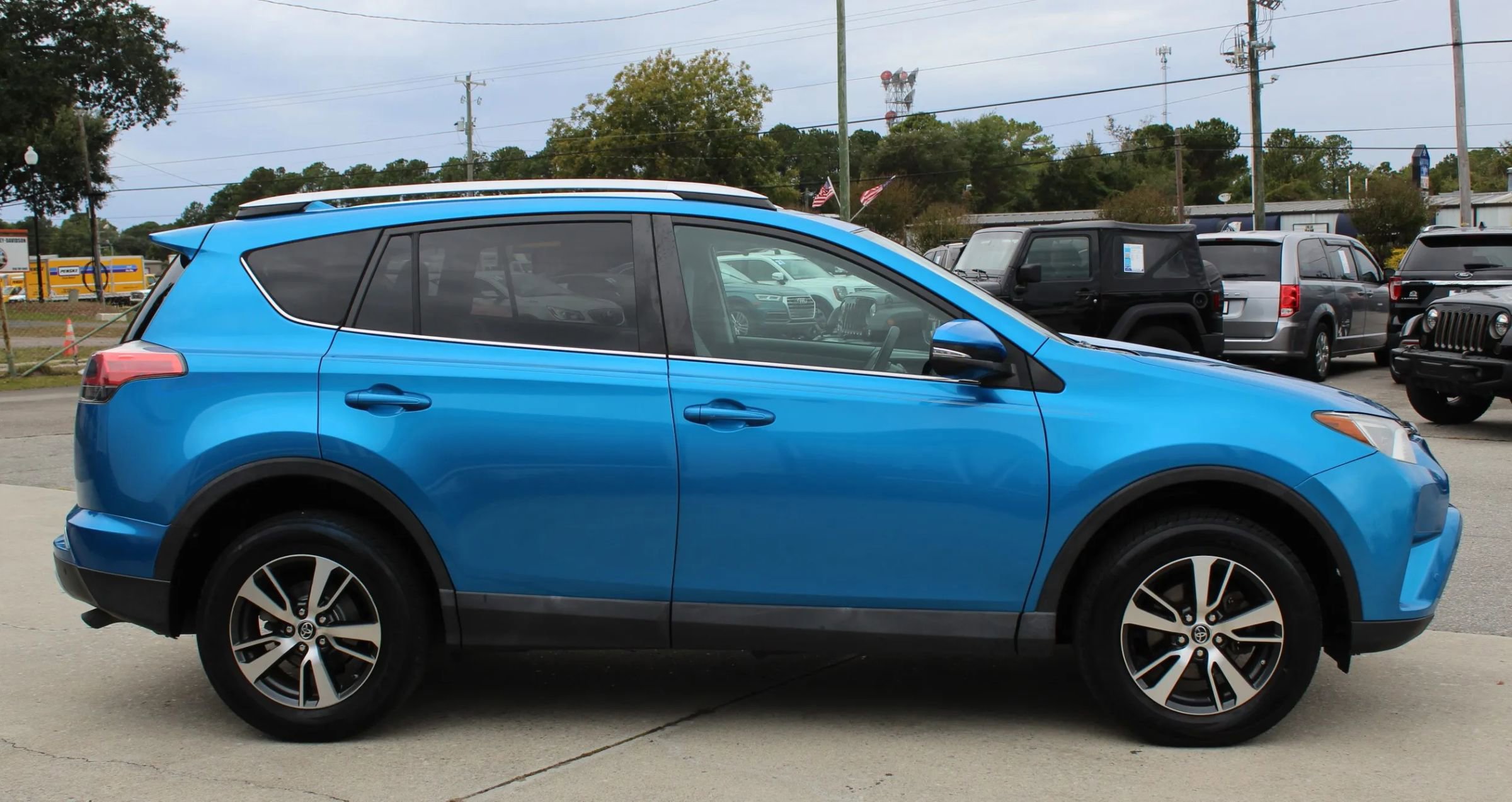 Used 2016 Toyota RAV4 XLE image 6