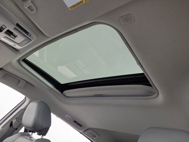 Used 2024 Toyota Sienna XLE FWD image 21