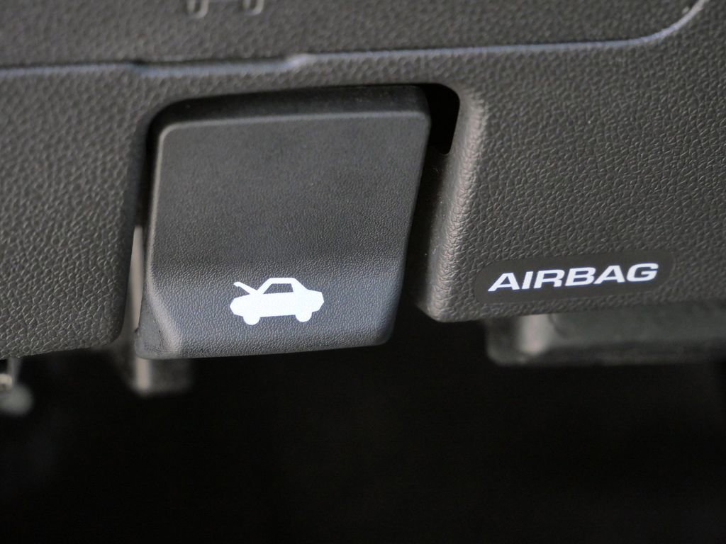 Used 2023 Buick Encore GX Select AWD/4WD image 38