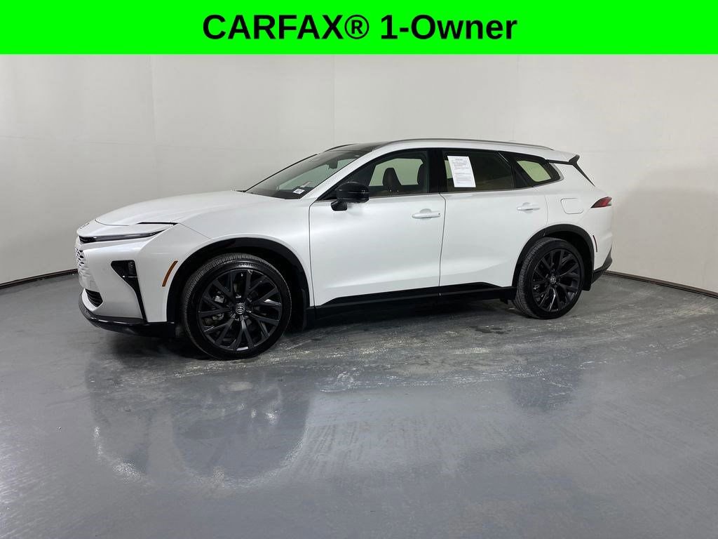 Used 2025 Toyota Crown Signia Limited w/ Advanced Technology Package image 3