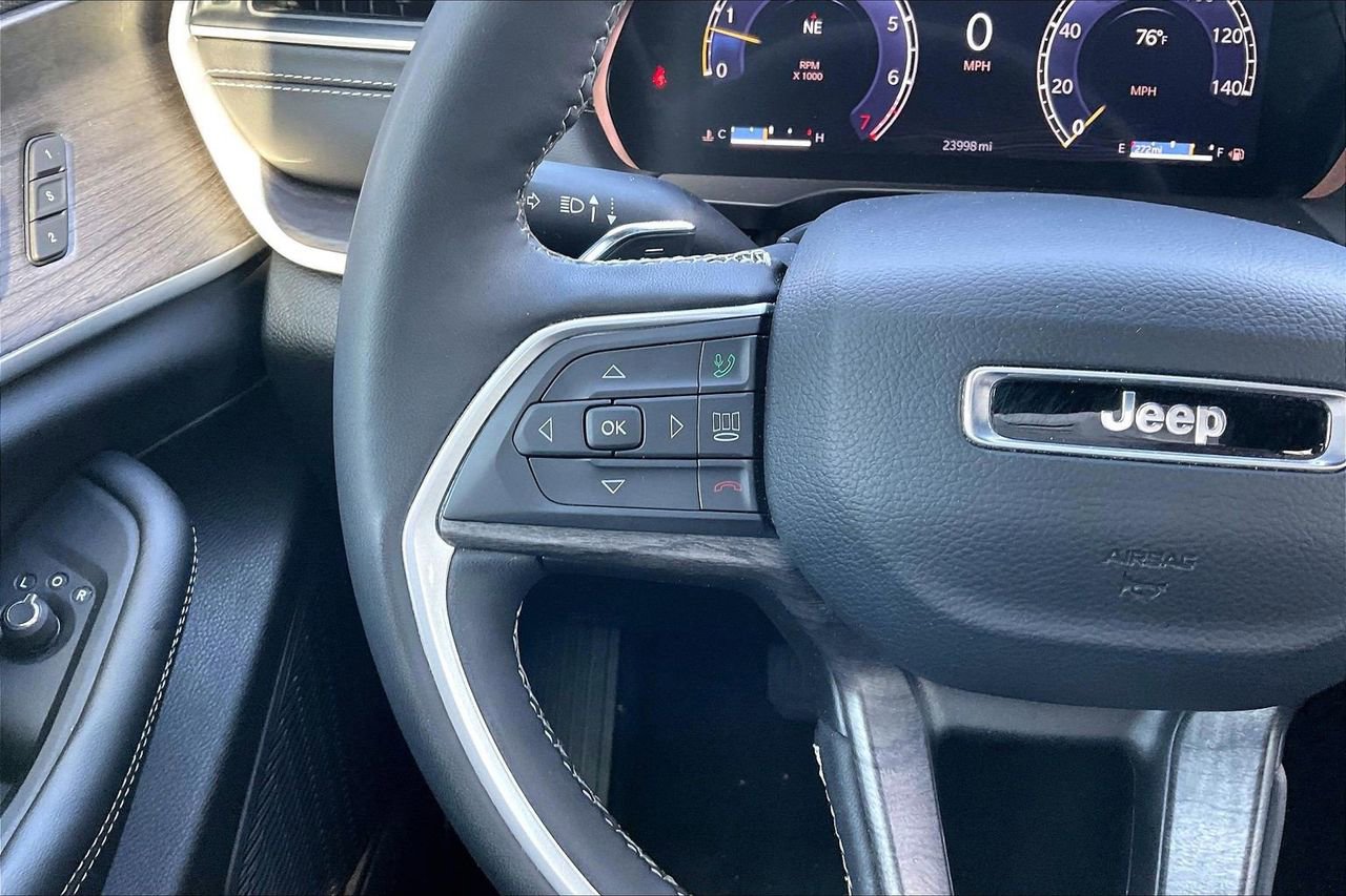 Certified 2025 Jeep Grand Cherokee L Limited w/ Luxury Tech Group II image 32