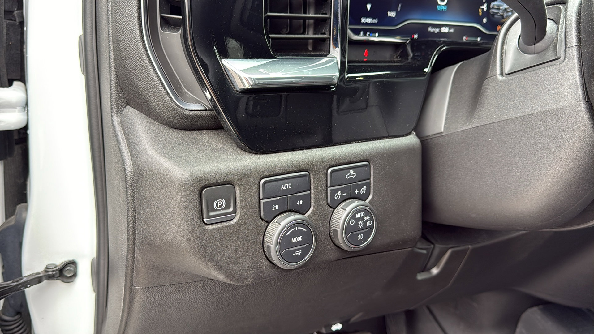 Used 2024 Chevrolet Silverado 1500 RST w/ Protection Package image 13