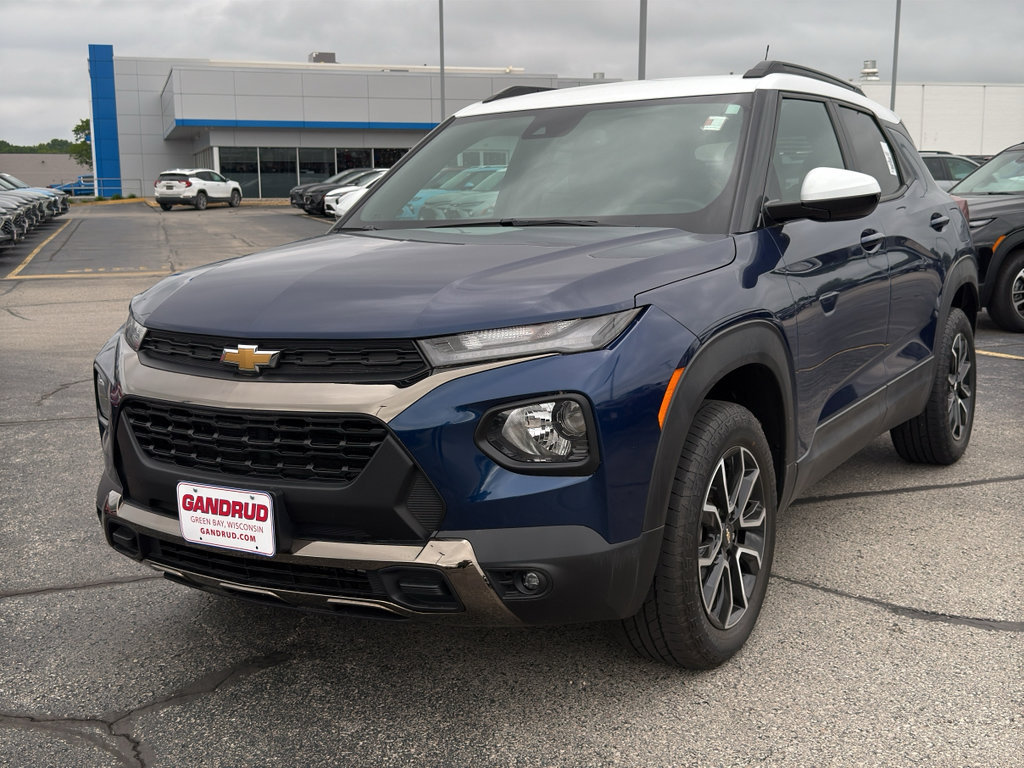 Used 2023 Chevrolet TrailBlazer ACTIV w/ Convenience Package AWD/4WD image 2