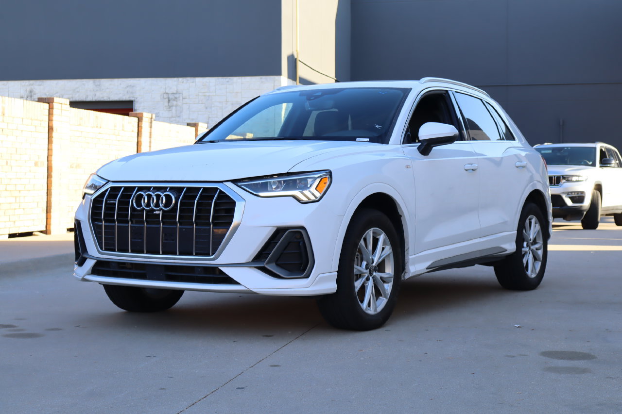 Used 2024 Audi Q3 2.0T Premium AWD/4WD image 2