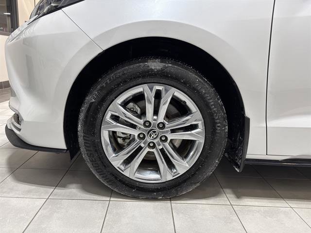 Used 2024 Toyota Sienna Platinum image 7
