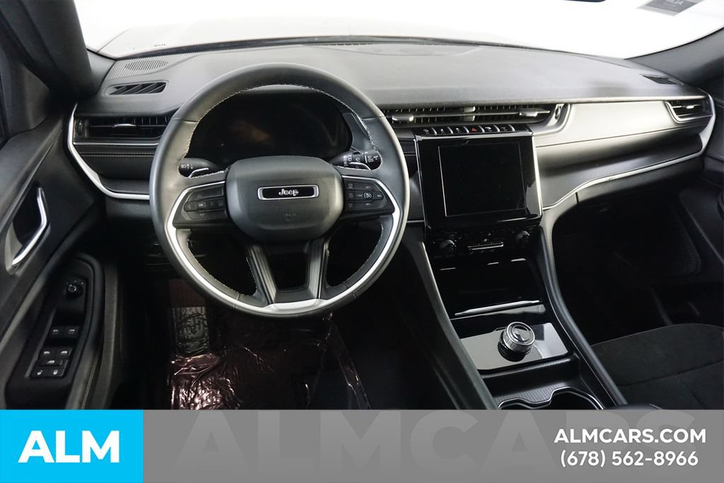 Used 2025 Jeep Grand Cherokee Altitude AWD/4WD image 23