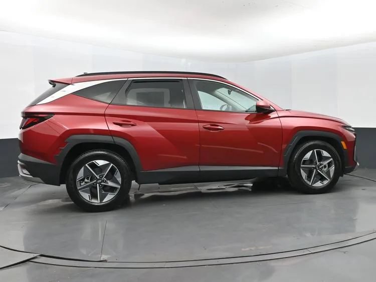 Used 2025 Hyundai Tucson SEL FWD image 4