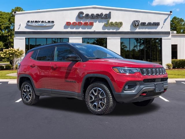 Used 2025 Jeep Compass Trailhawk AWD/4WD image 2