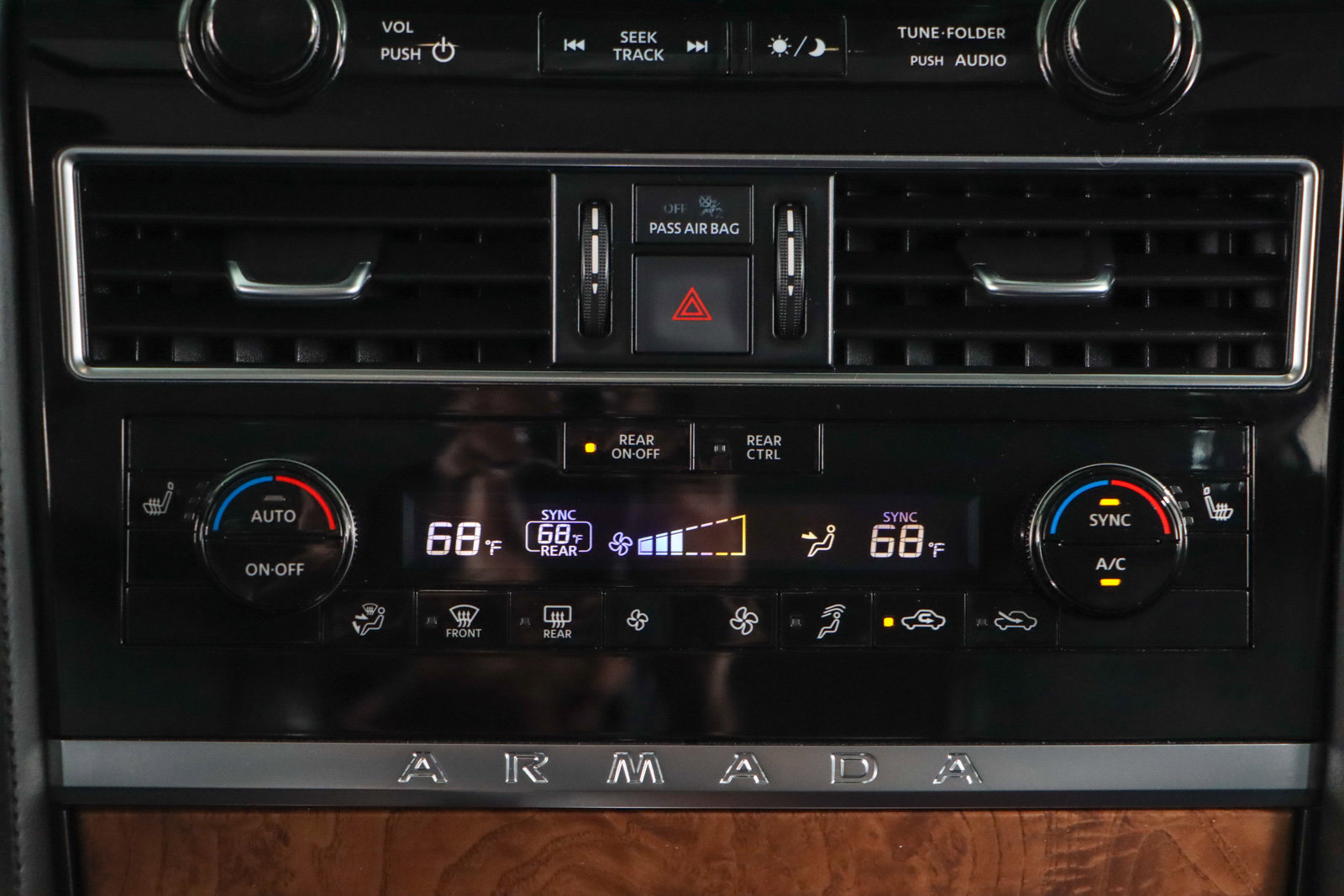 Used 2022 Nissan Armada SL w/ Captain's Chairs Package image 21