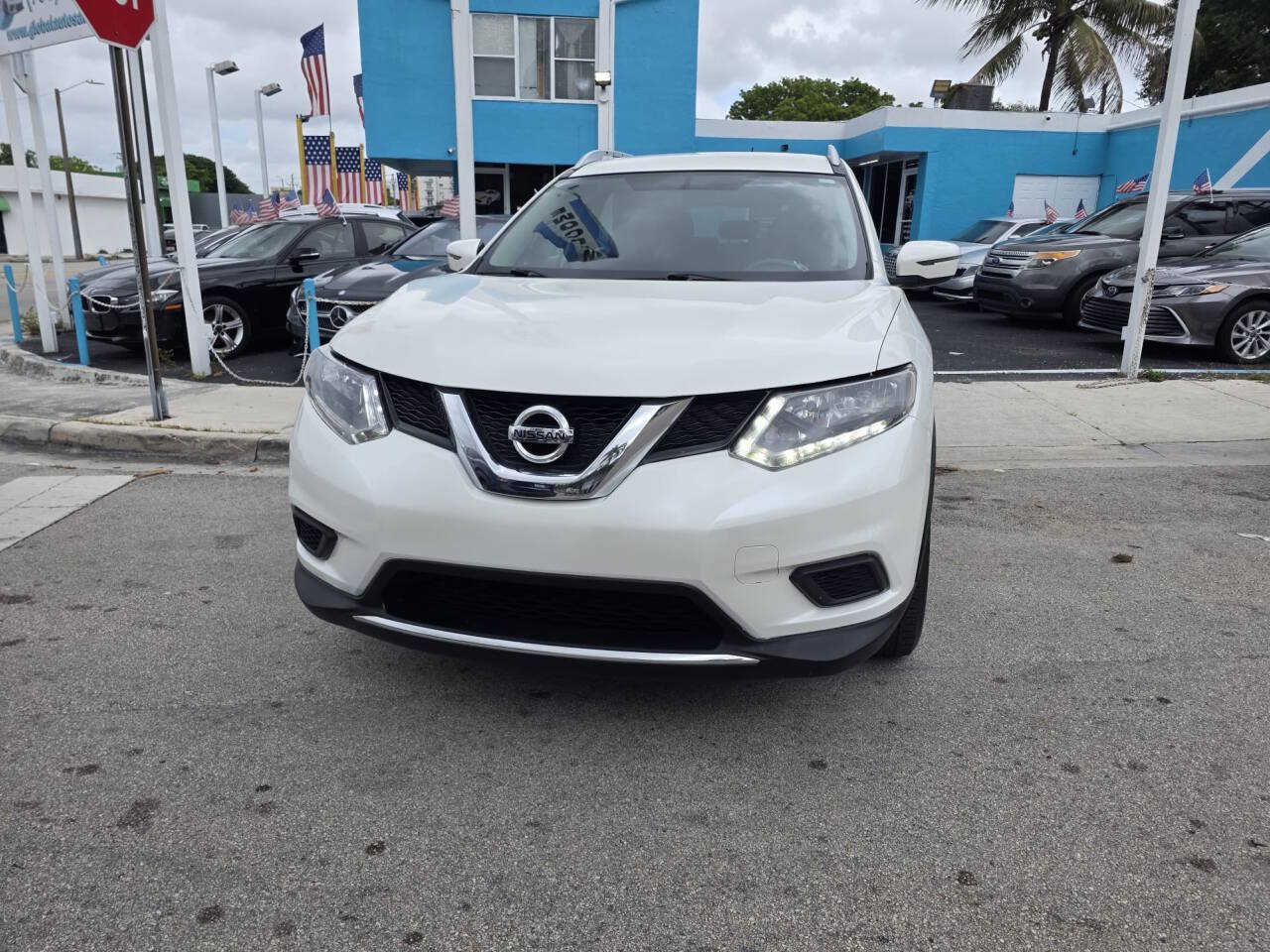 Used 2016 Nissan Rogue SV AWD/4WD image 4