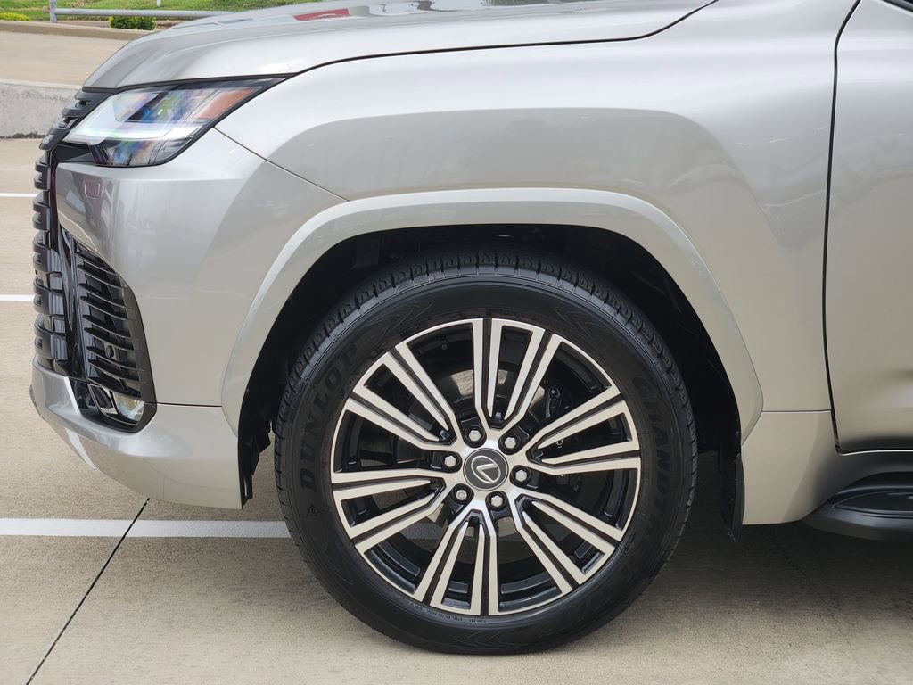Used 2025 Lexus LX 600 4WD w/ Luxury Package image 8