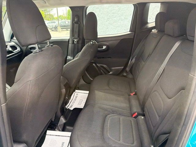 Used 2021 Jeep Renegade Latitude AWD/4WD image 14