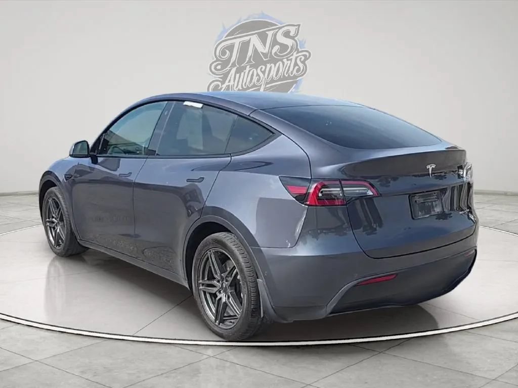 Used 2021 Tesla Model Y Long Range AWD/4WD image 3