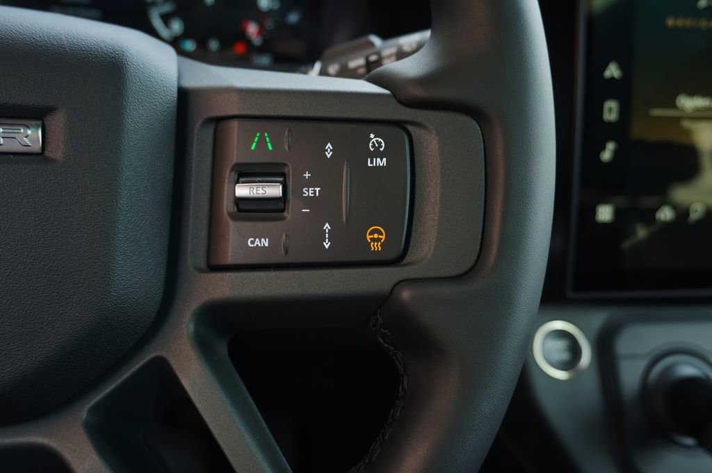 New 2026 Land Rover Defender 130 X-Dynamic SE image 18