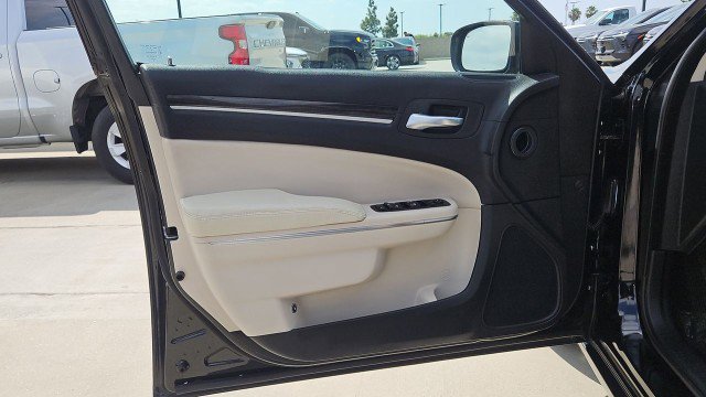 Used 2015 Chrysler 300 Limited RWD image 20