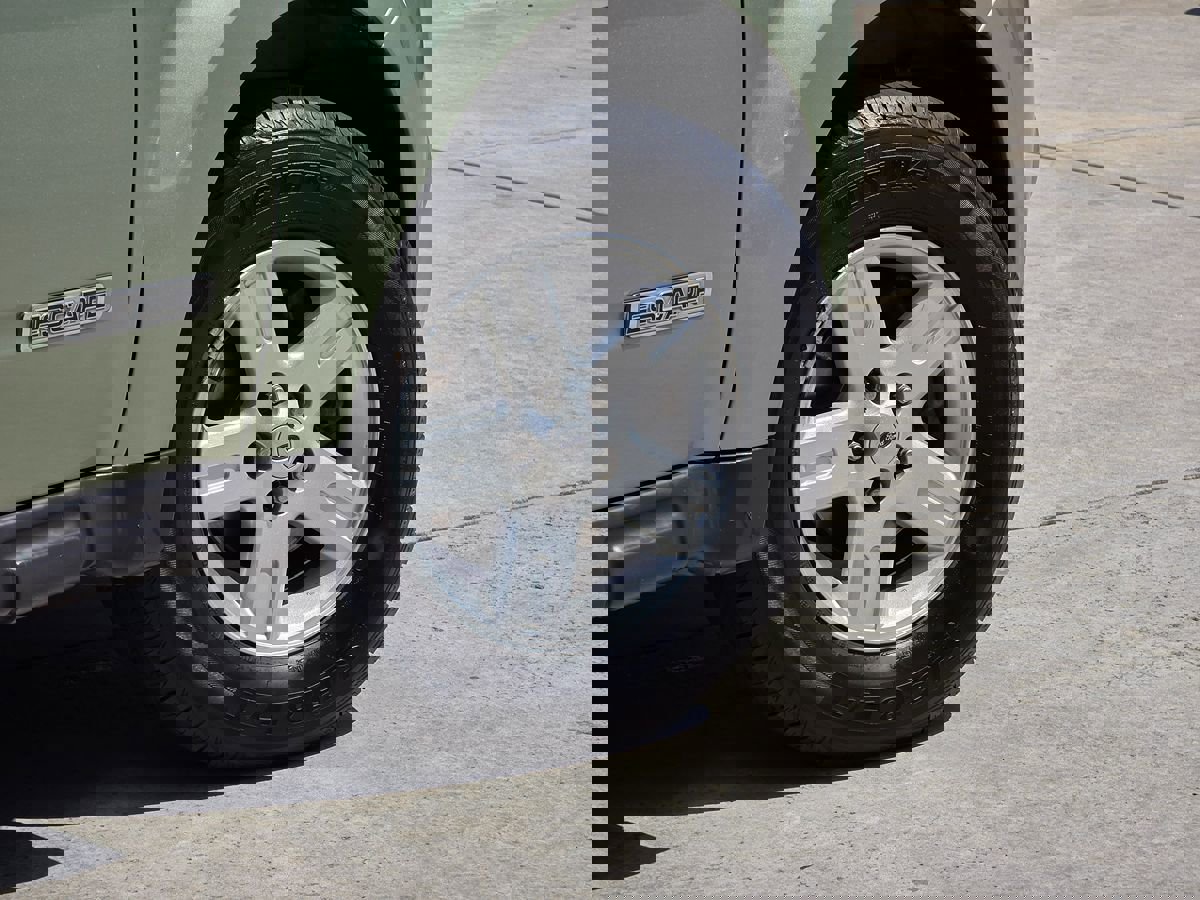 Used 2008 Ford Escape 2WD Hybrid image 13